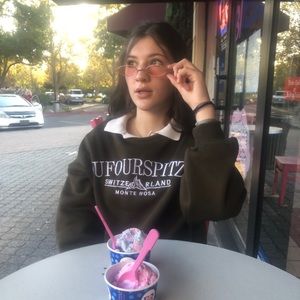 Meet your Posher, Layla